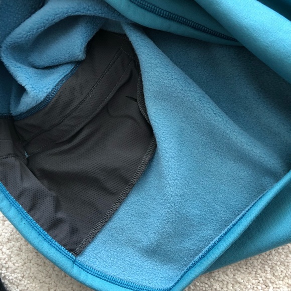 Rei half zip fleece shirt with long sleeves. Night time light out logo at back - Picture 5 of 9